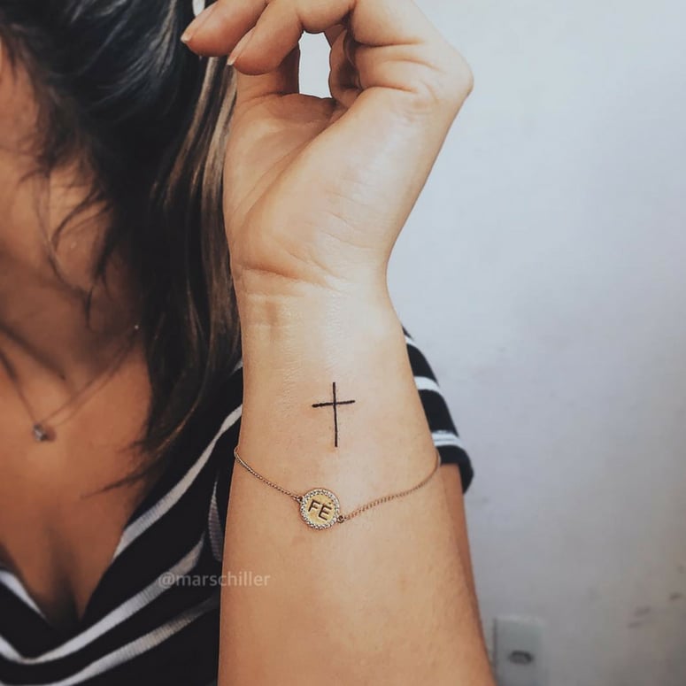 tatuagem de cruz masculina braço