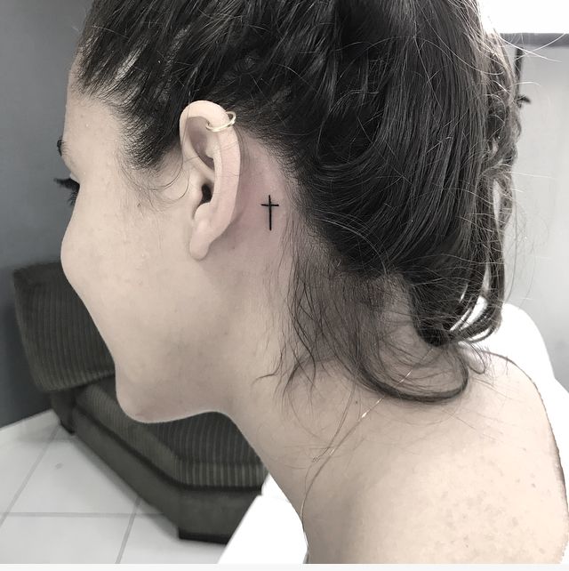 significado tatuagem cruz pescoço