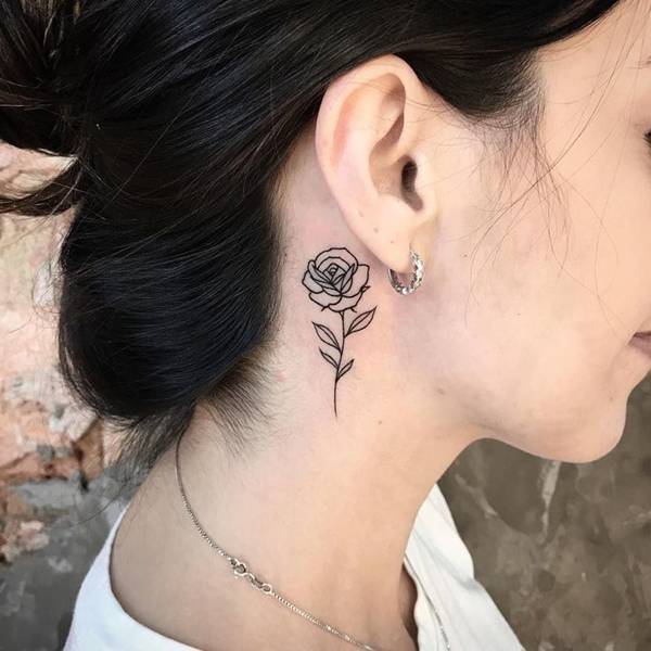 tatuagem religiosa pescoço