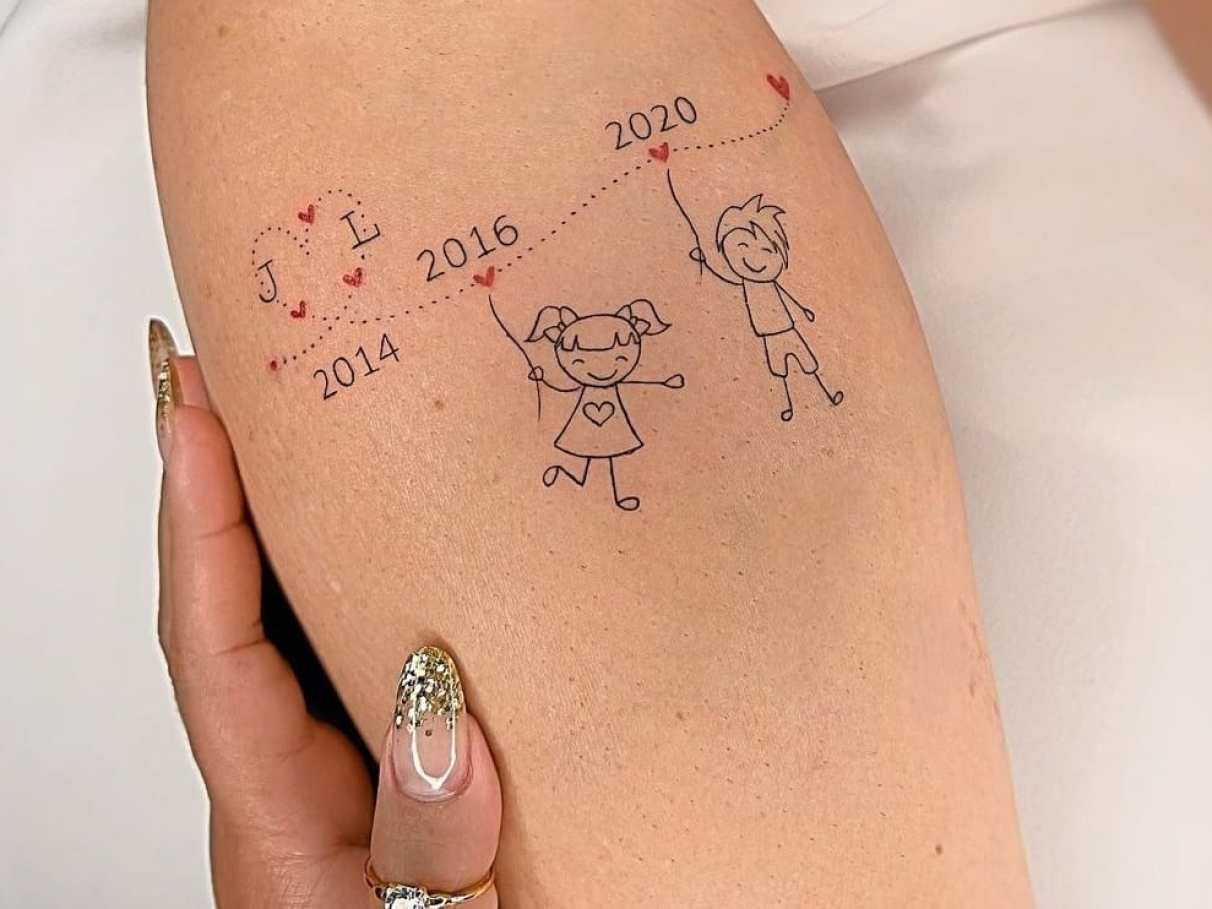 tatuagem filhos casal minimalista