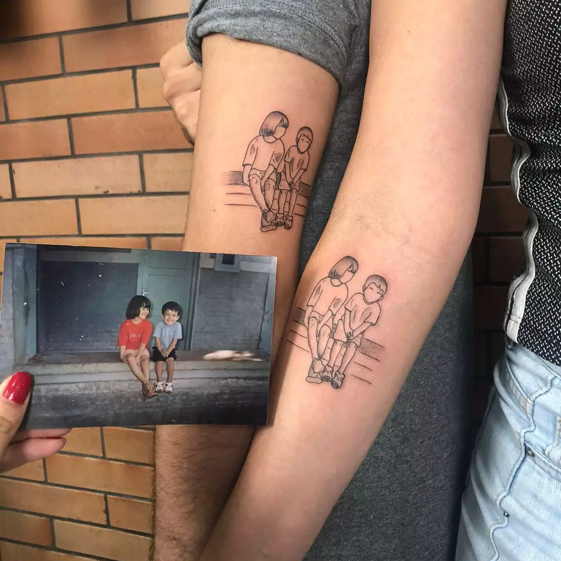 tatuagem de irmãos minimalista