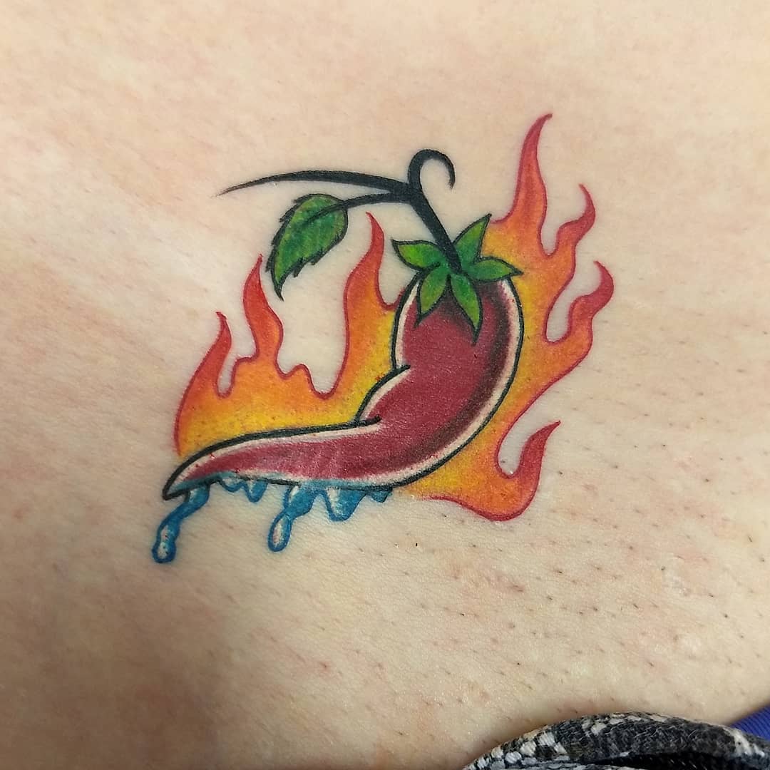 tatuagem pimenta na virilha