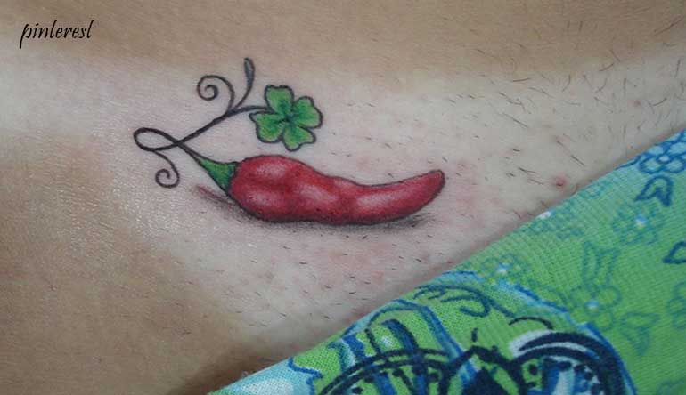 tatuagem pimenta fine line