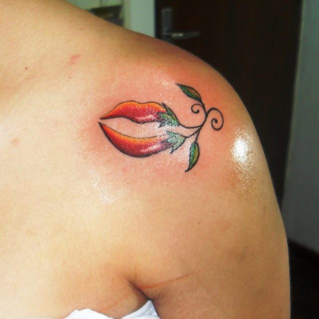 tatuagem pimenta no braço