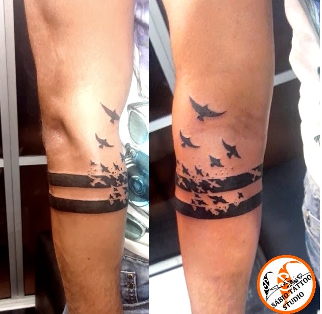 tatuagem faixa braço masculina