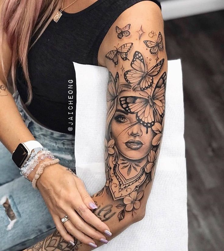 tatuagem feminina braço fechamento