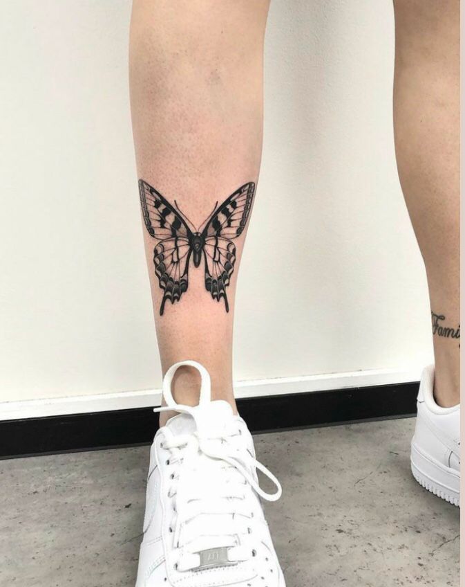 tatuagem feminina tornozelo borboleta delicada