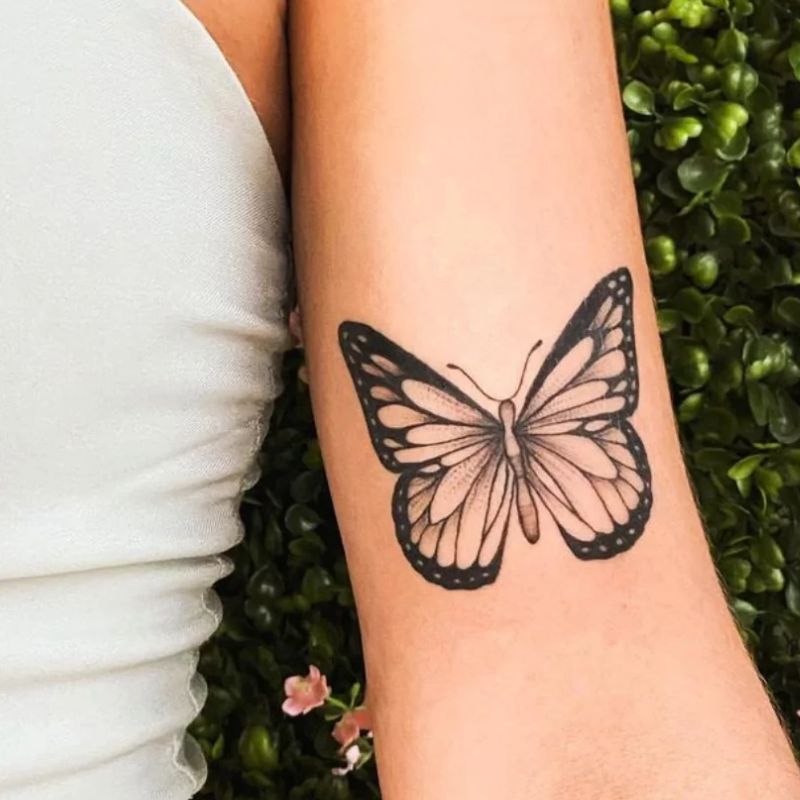 tatuagem borboleta floral