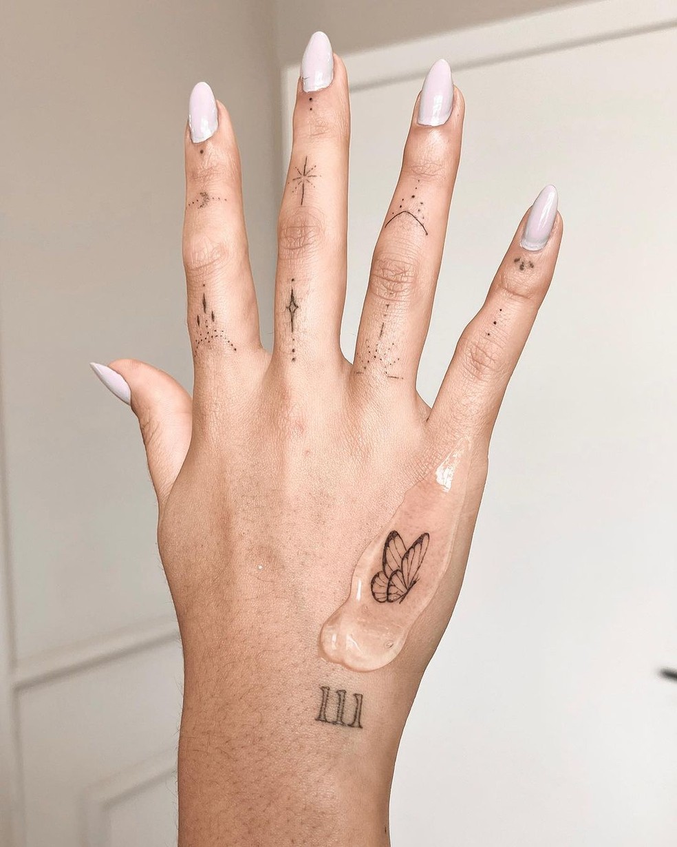 tatuagem feminina para mao