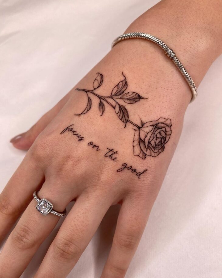 tatuagem na base do polegar
