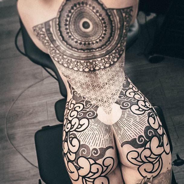 tatuagem discreta bumbum