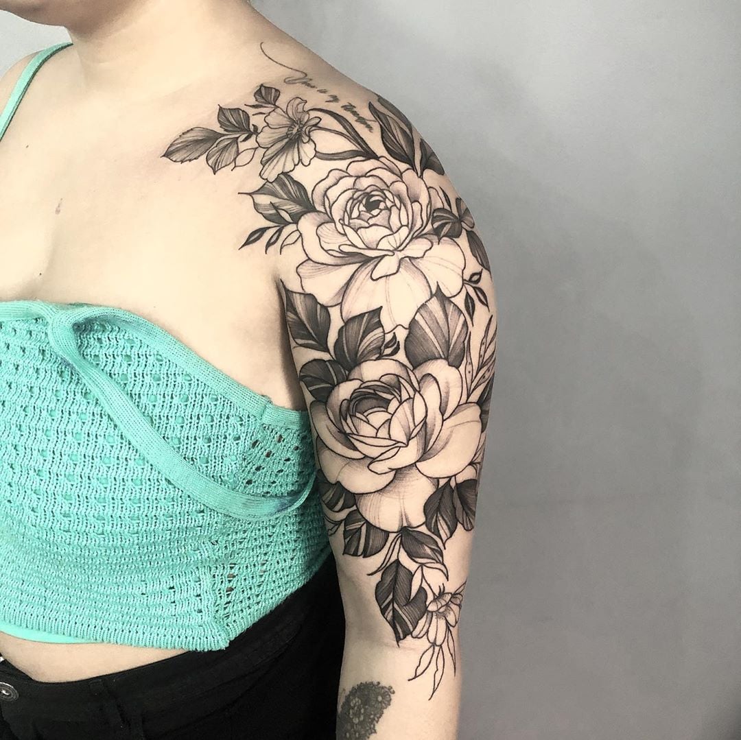 tatuagens preto e cinza braço feminina