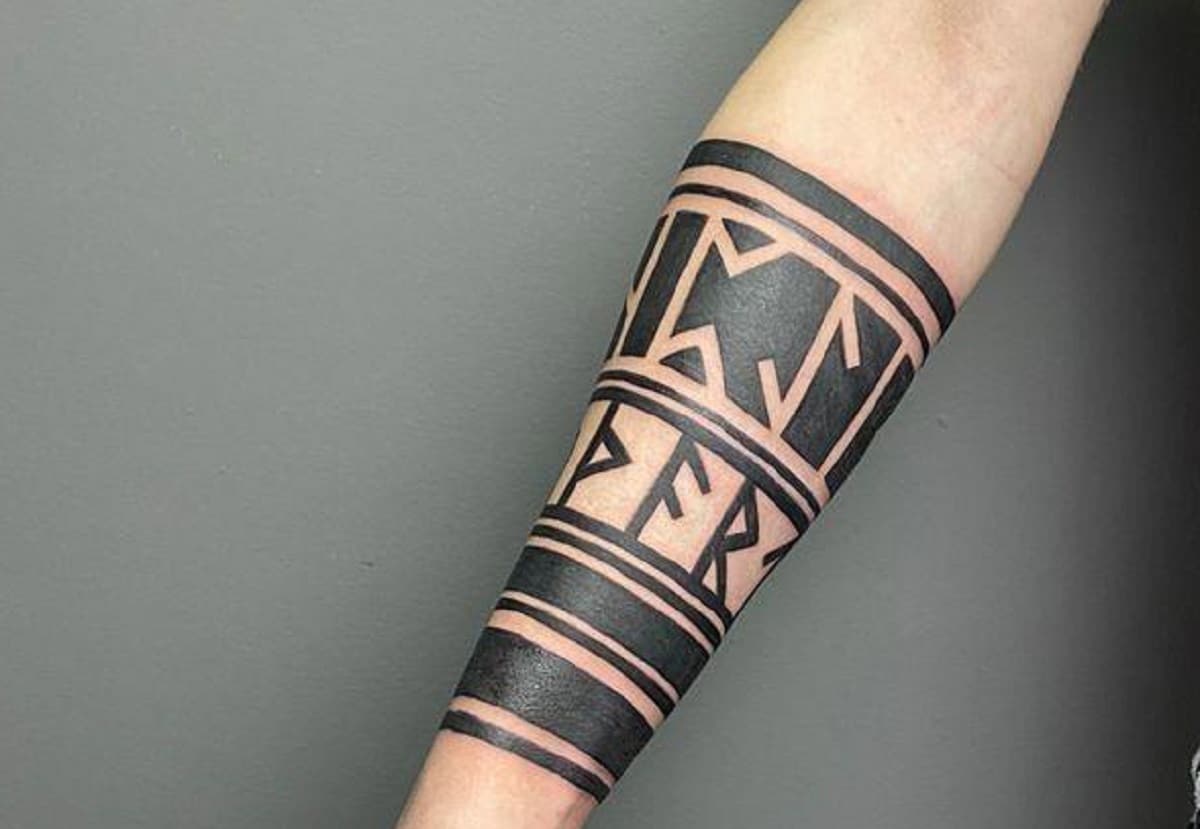 runas vikings tatuagem
