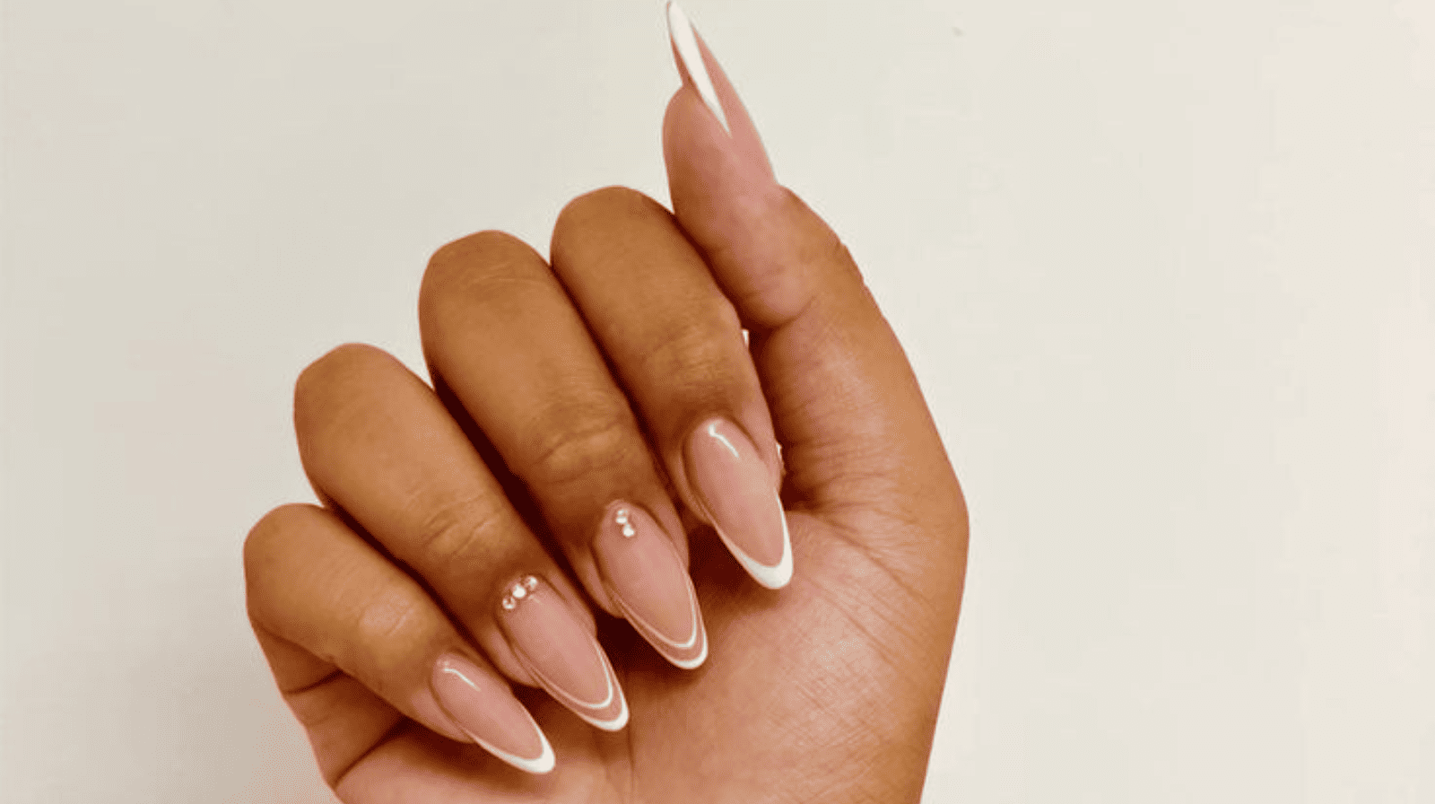 cores para unhas almond delicadas
