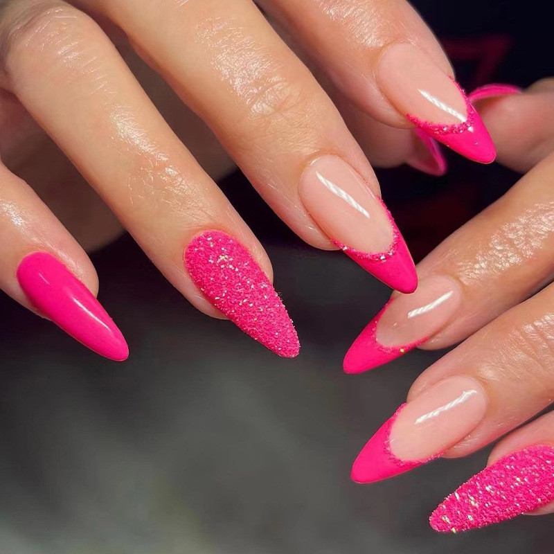 unha amendoada rosa claro glitter