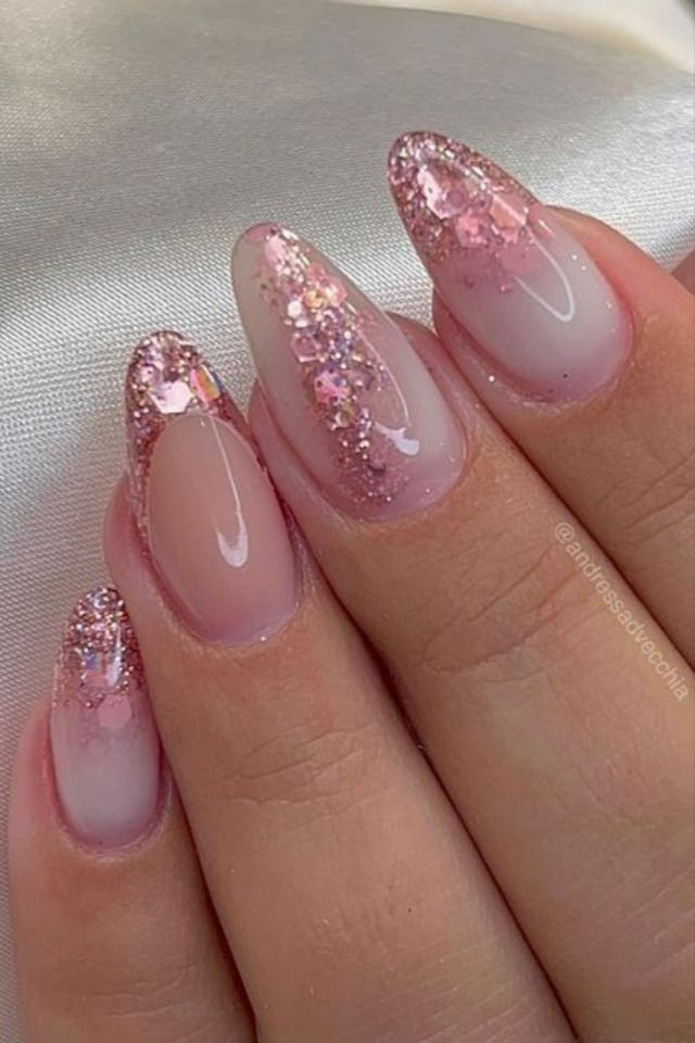 unha amendoada rosa e prata glitter