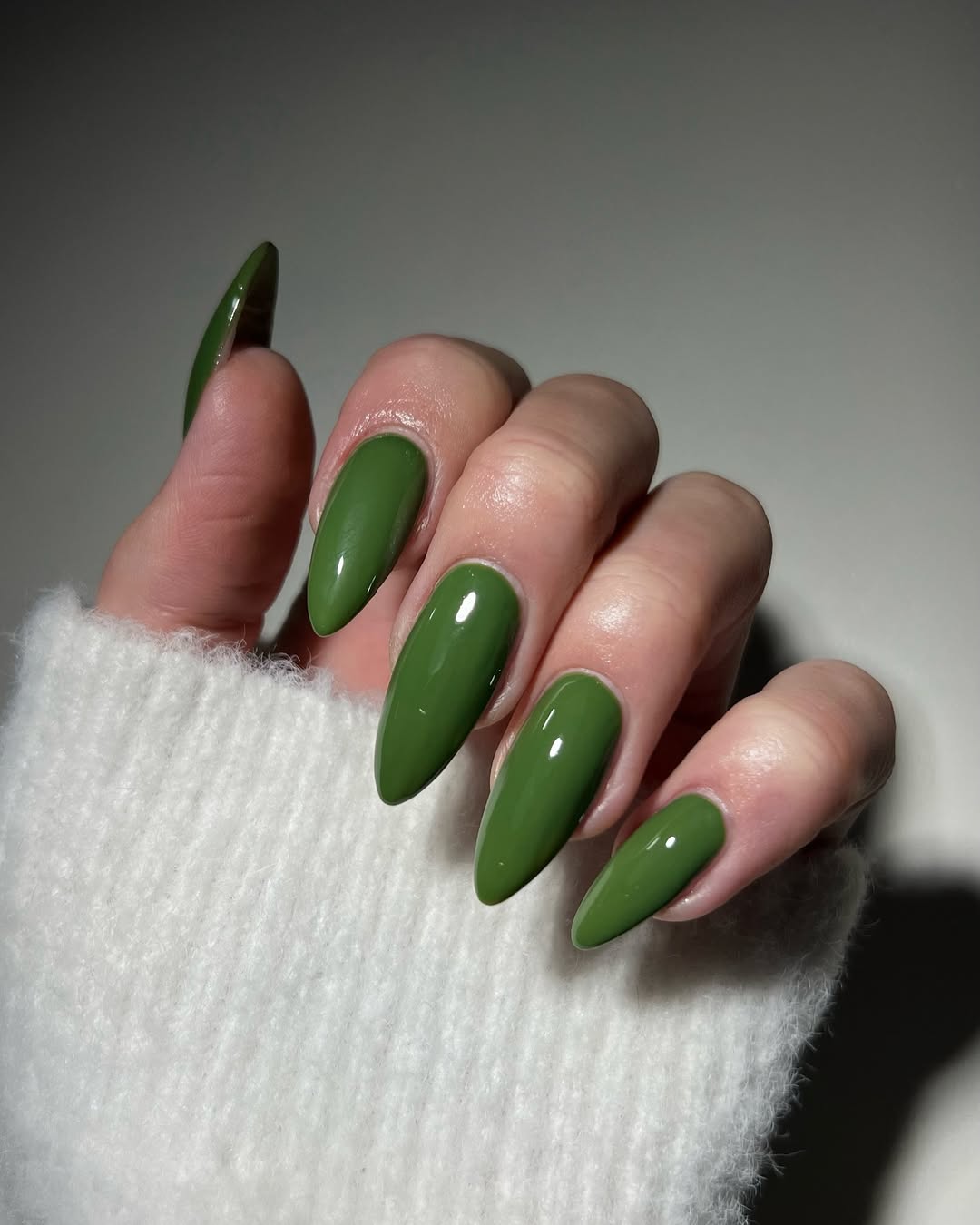 unha amendoada verde esmeralda
