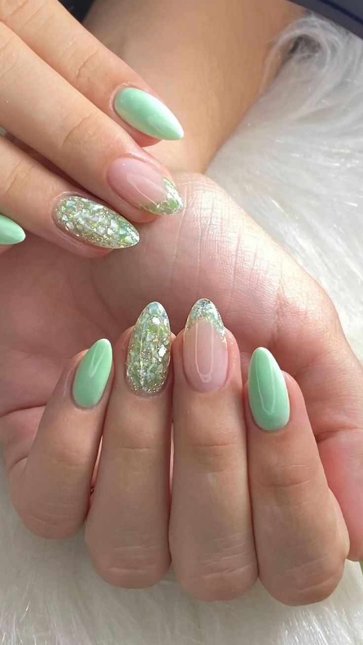cores de esmalte verde para unha amendoada