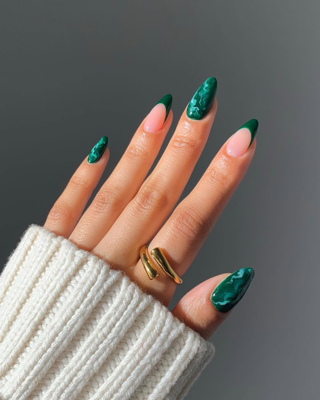 unha amendoada verde neon