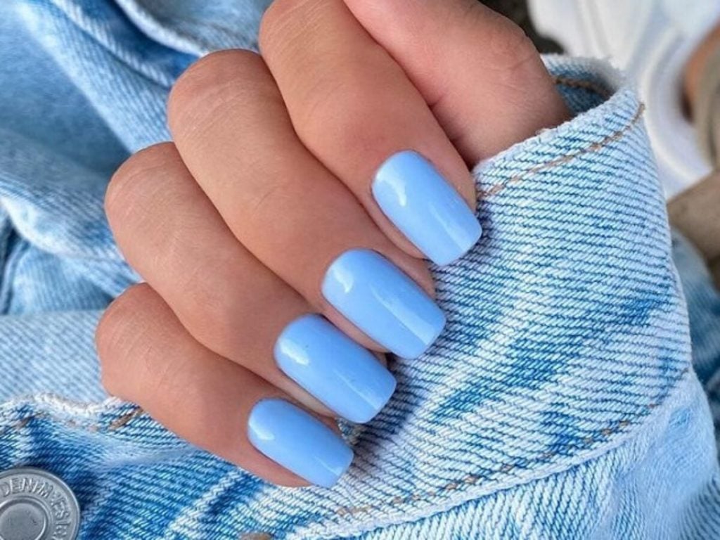 unha azul bebê francesinha