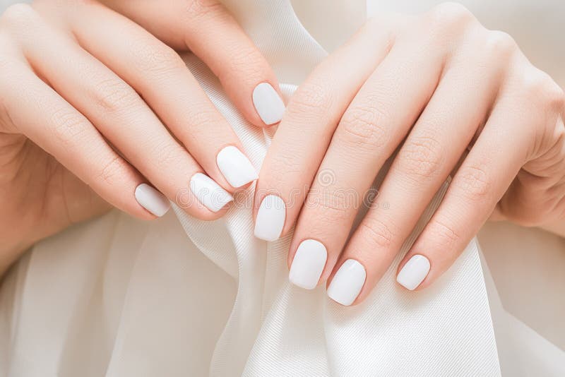 unha branca esmalte