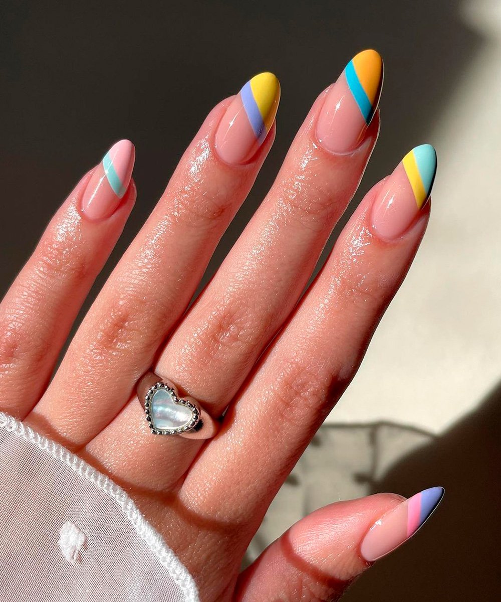 unhas francesinha colorida