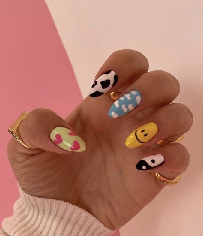 unhas francesinha colorida