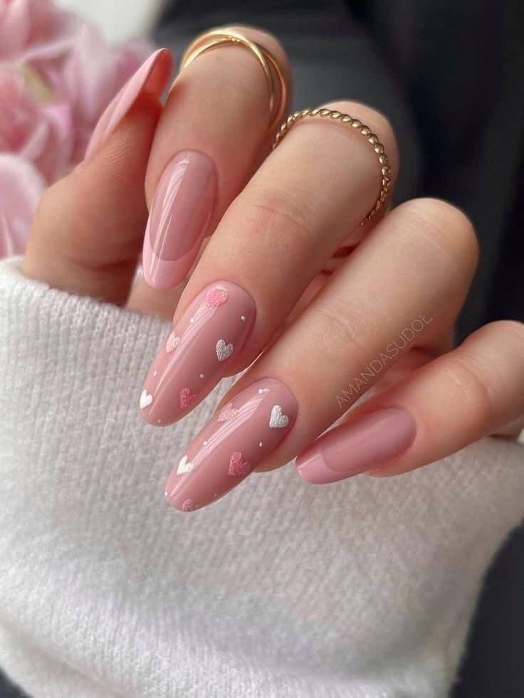unha de gel decorada com pedrarias rosa