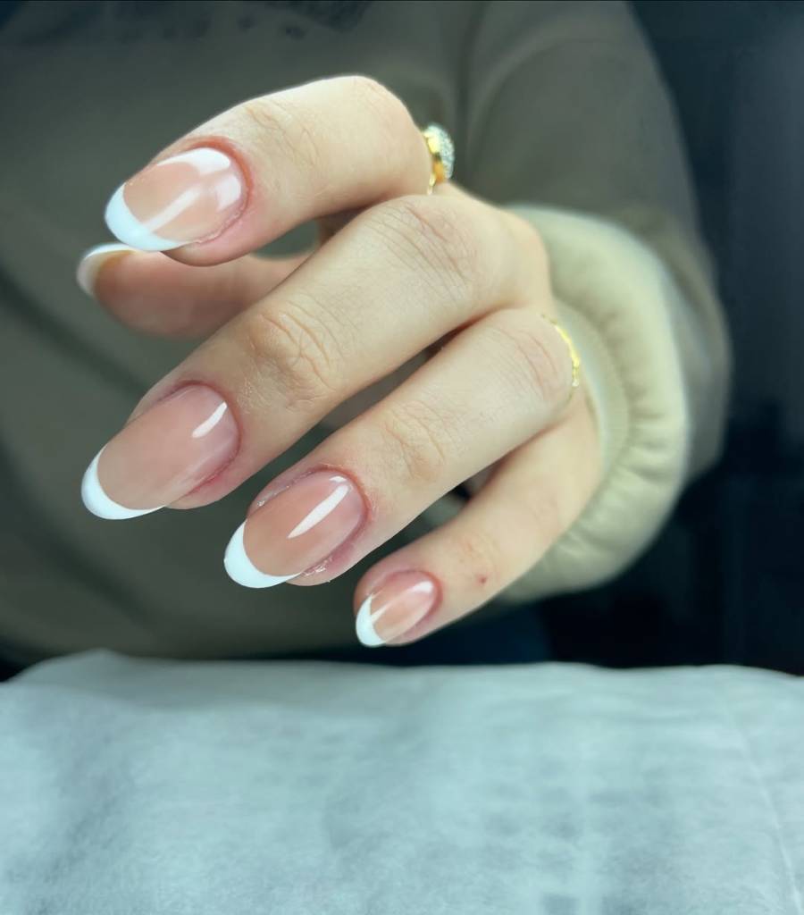 unha de gel redonda com glitter