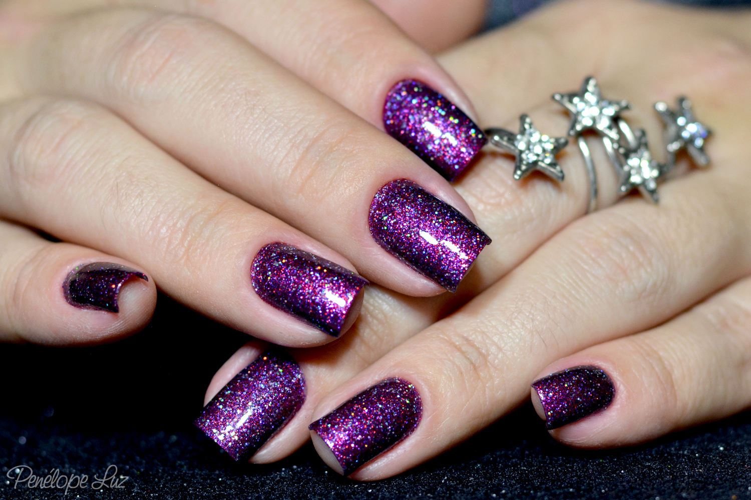 unha ombré roxa com glitter