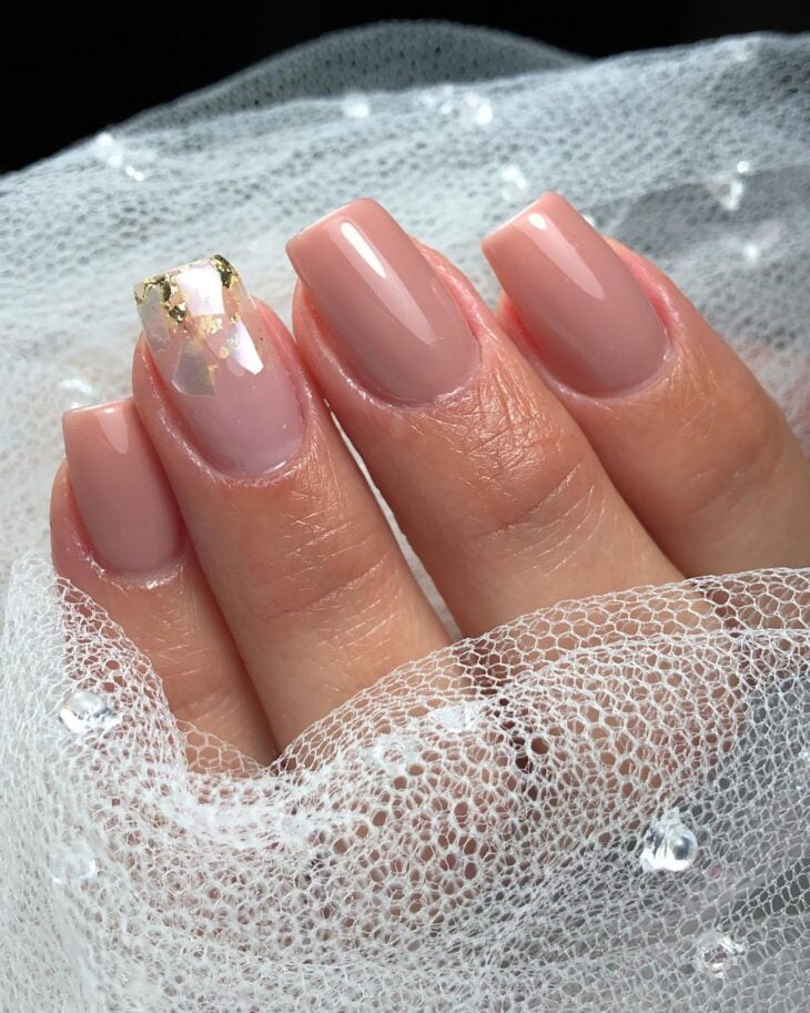 unha bege com glitter