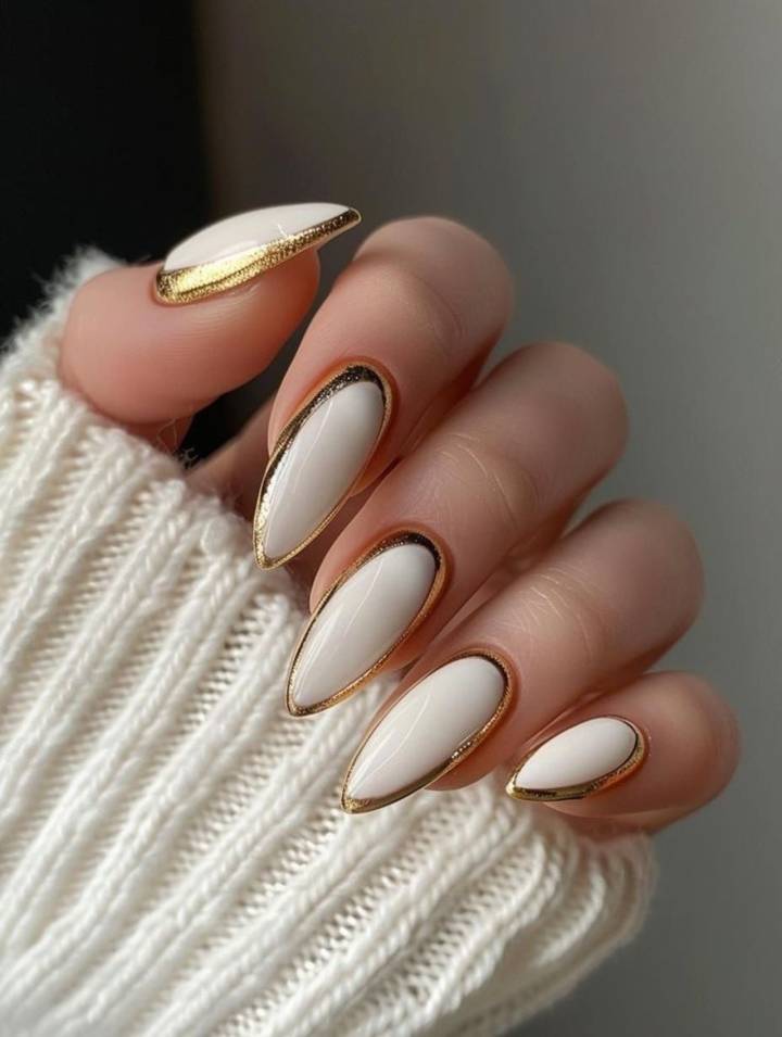 nail art branco e dourado