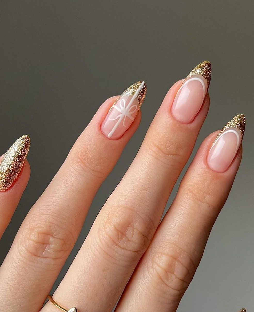 unhas decoradas douradas
