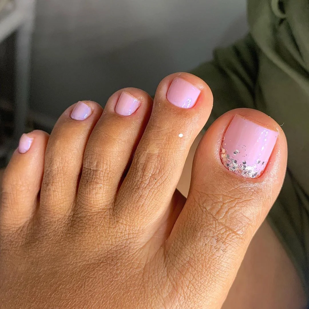 unhas do pé minimalistas