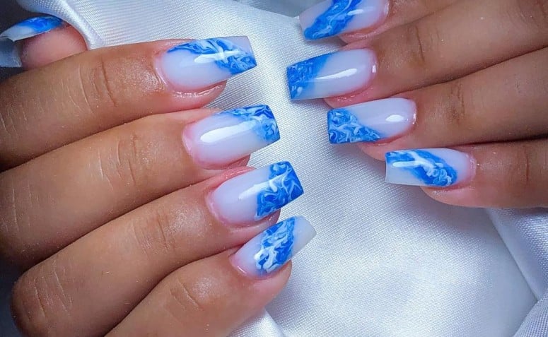efeito marmorizado nas unhas