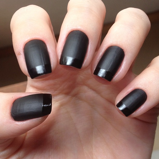 esmalte em gel preto fosco