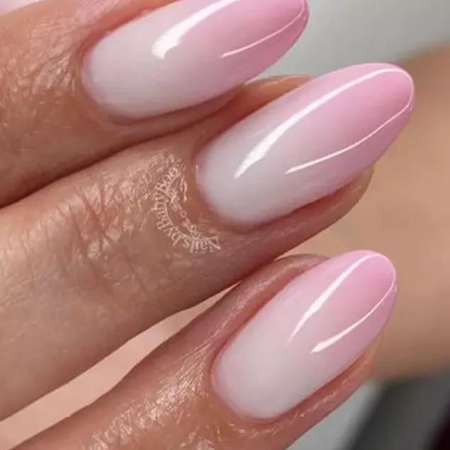 unha em gel redonda com glitter