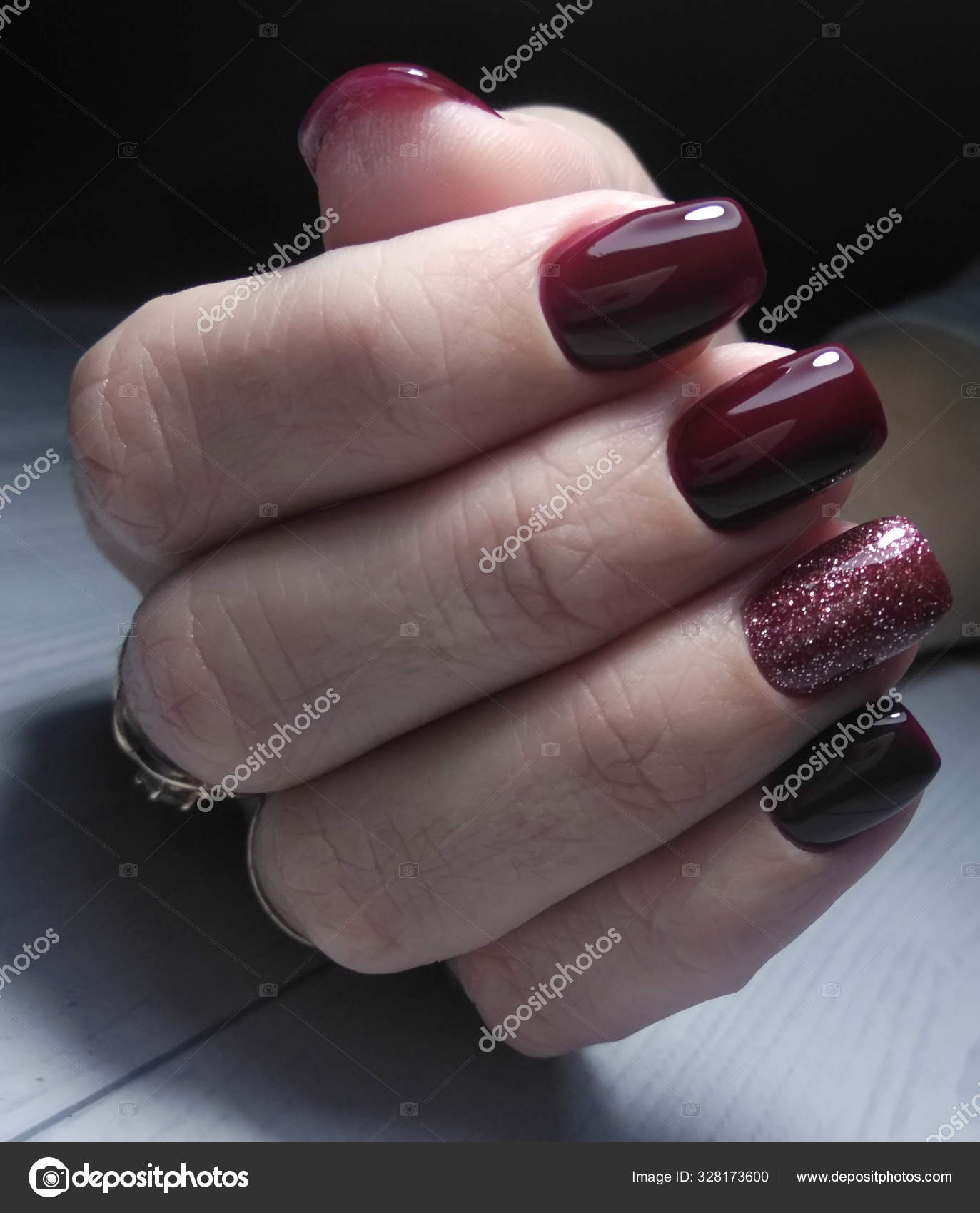 esmalte em gel vinho escuro