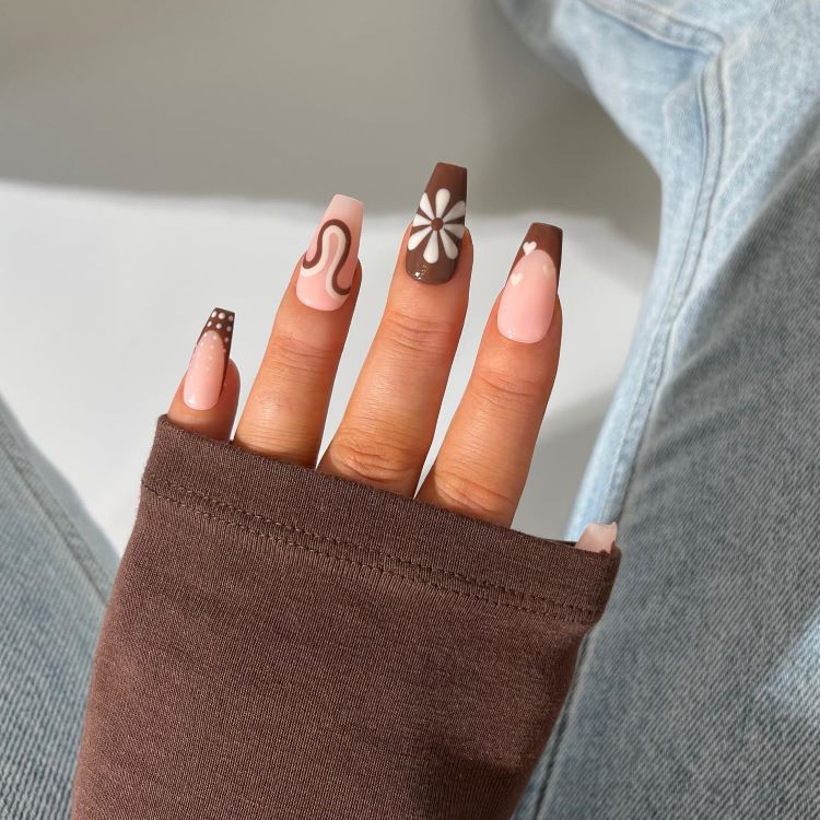 coffee nails marrom claro
