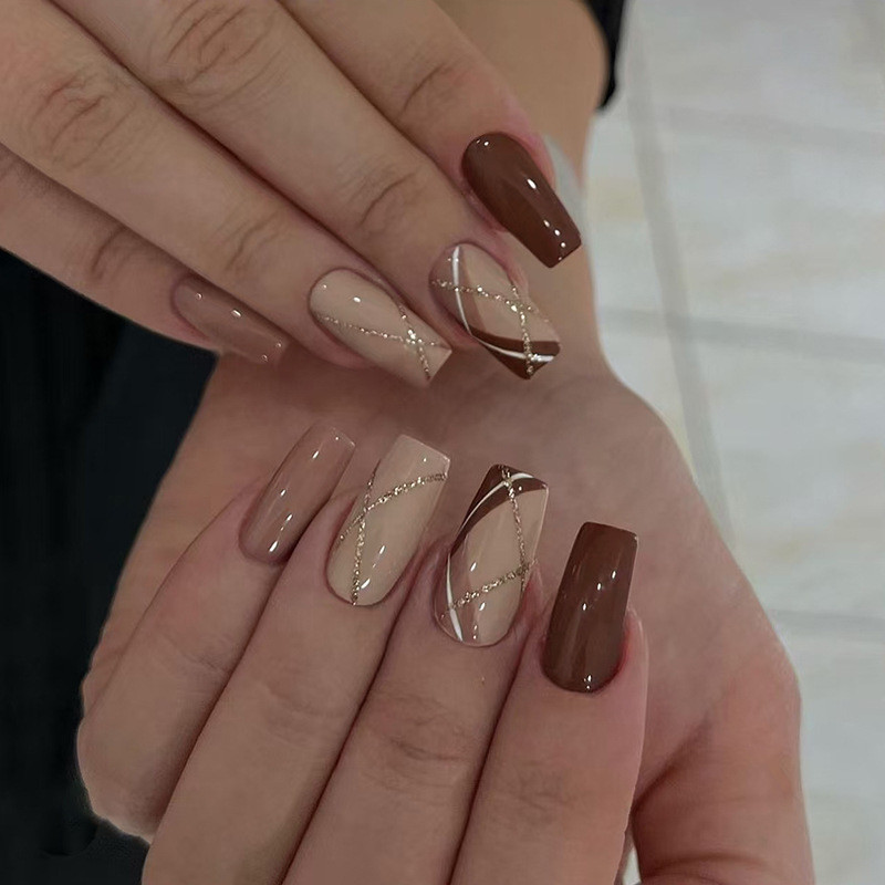 tendência unhas 2026 marrom