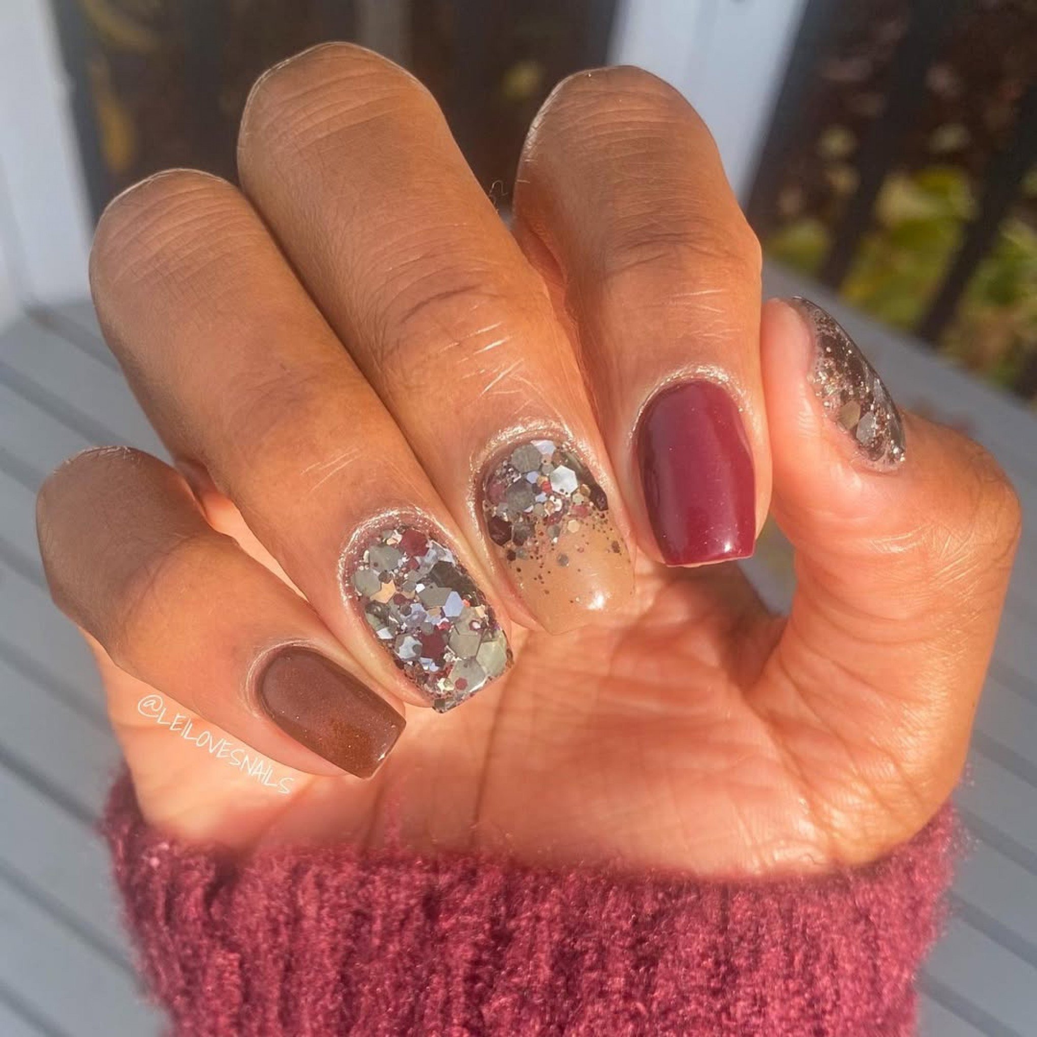 unha decorada marrom glitter