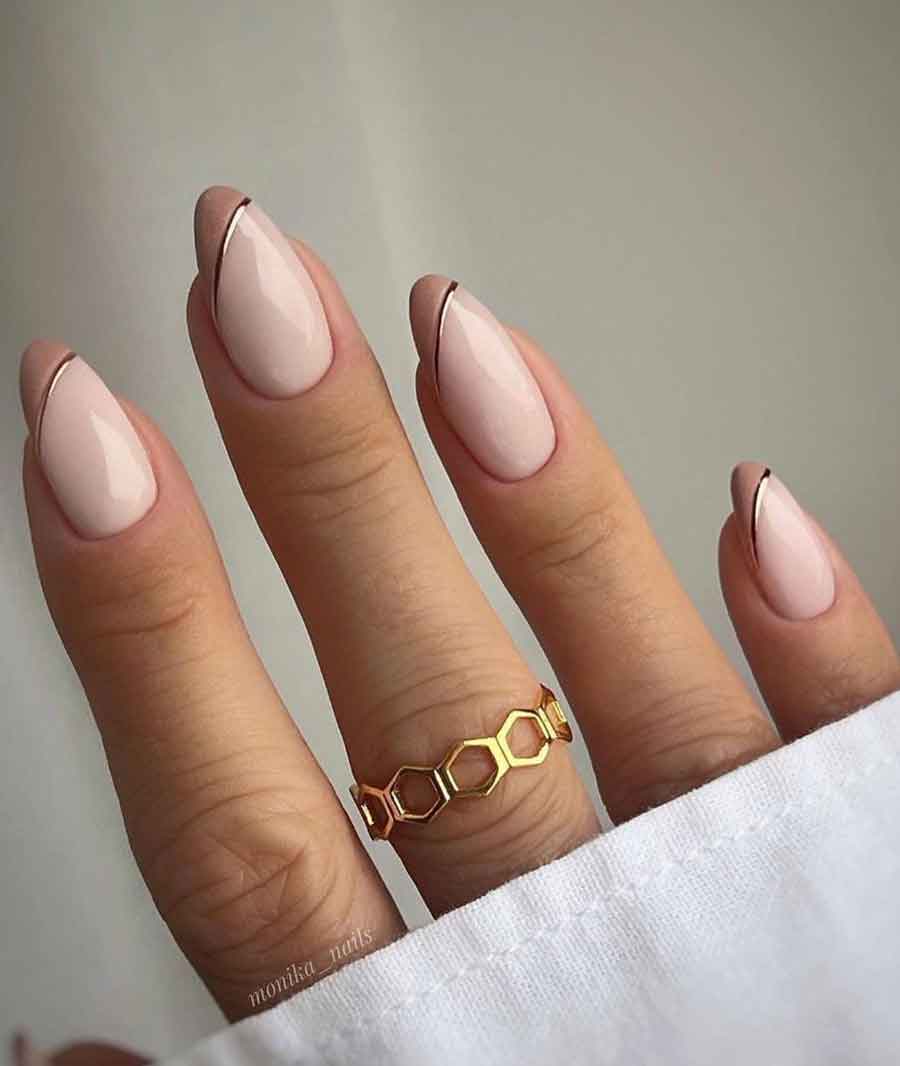 unhas douradas para virada