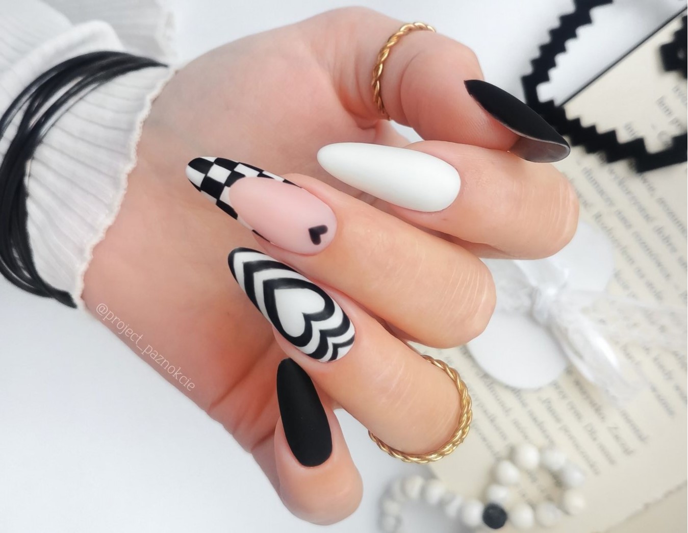 unhas preto e branco modernas