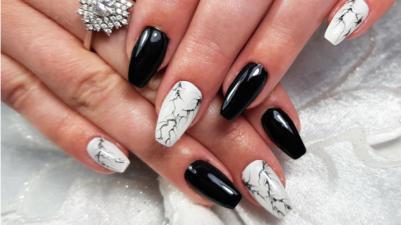 unhas preto e branco 2026