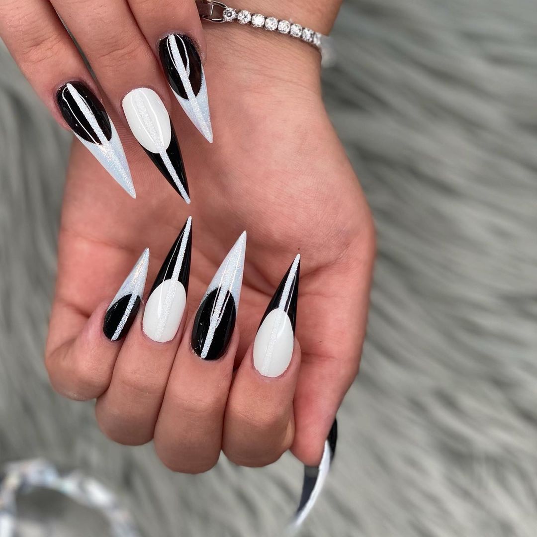 unhas preto e branco simples
