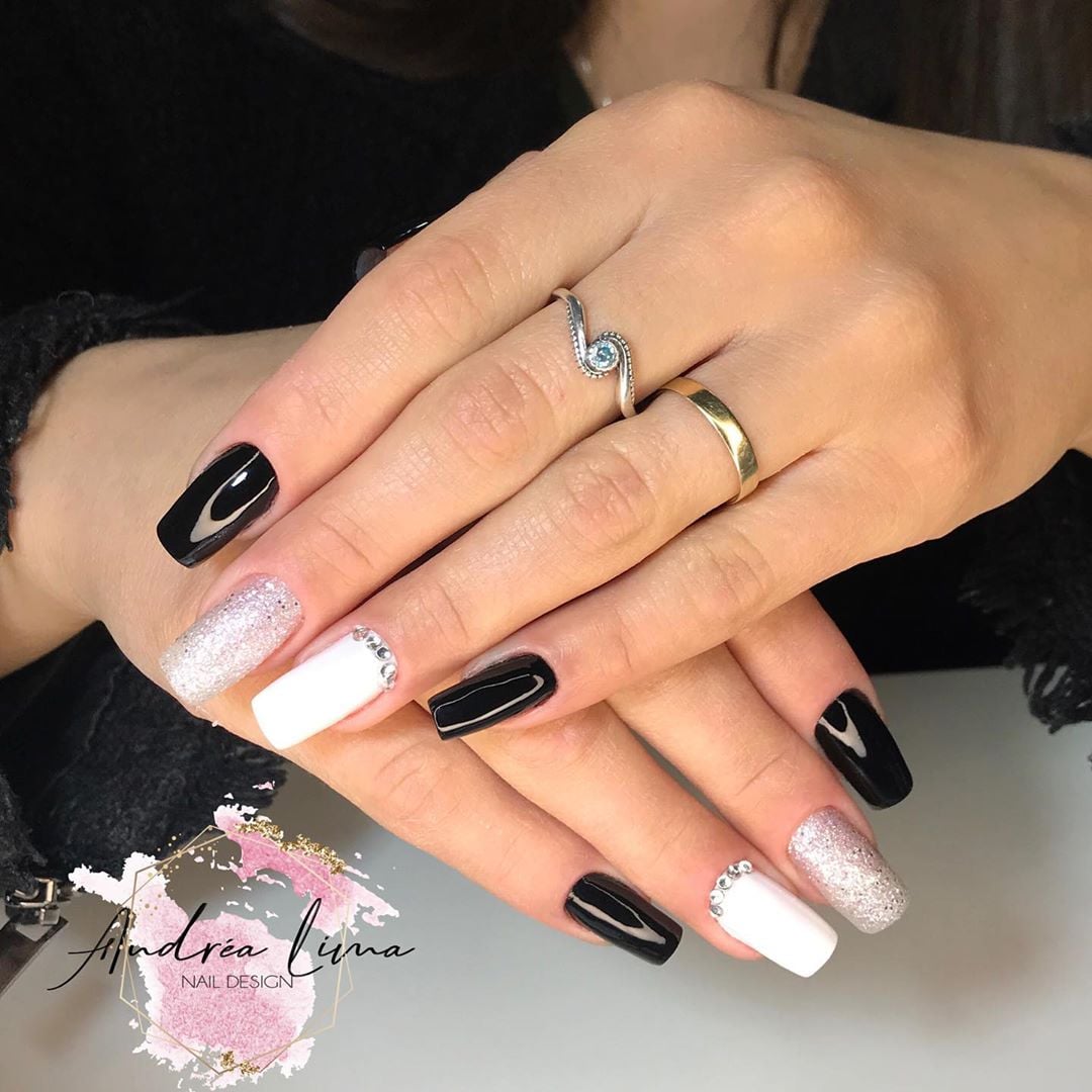 unhas preto e branco xadrez
