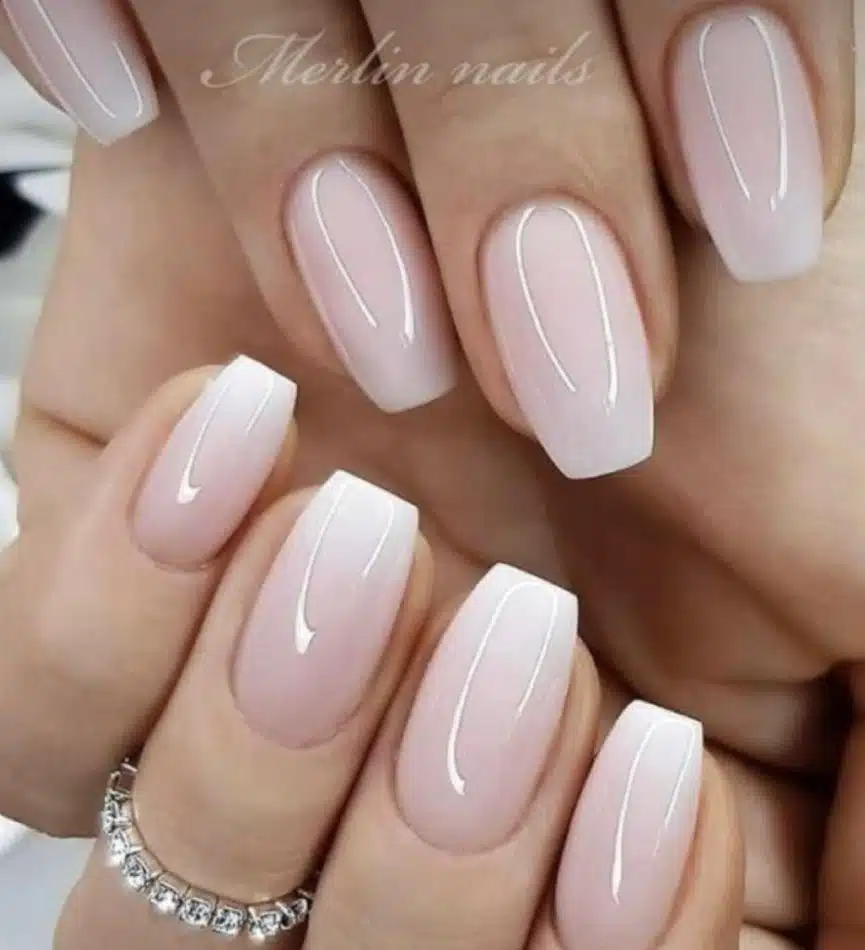 unha quadrada com gel nude