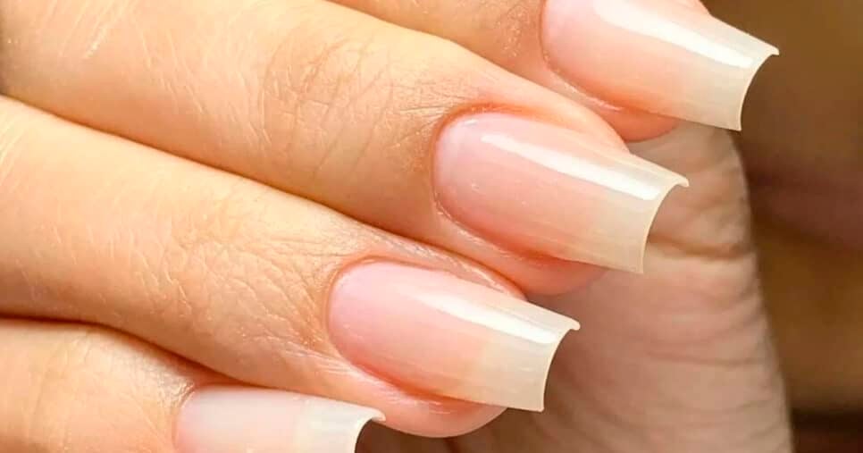 unha natural com banho de gel