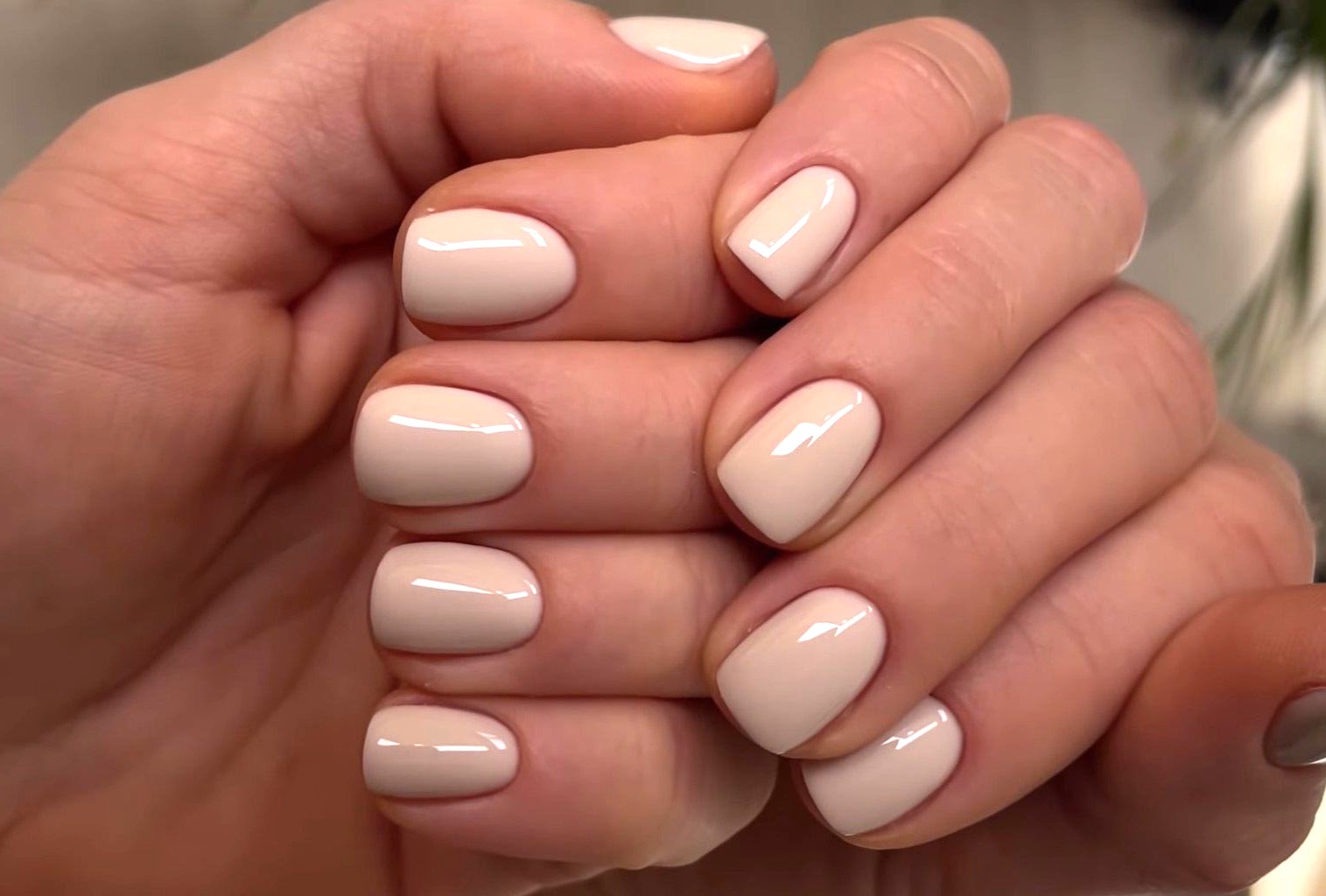 unha quadrada com gel nude