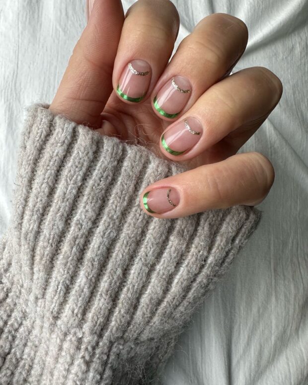 unha verde com branco